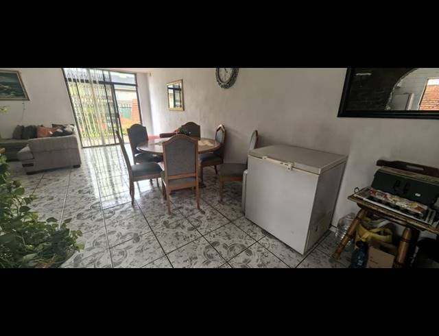 3 BEDROOM TOWNHOUSE FOR SALE IN FLORIDA LAKE